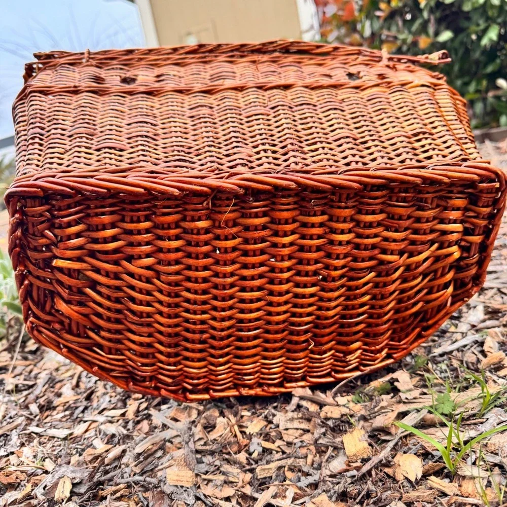 Handcrafted Woven Picnic Basket Artificial Silk Flower Arrangement Decor Accent‎